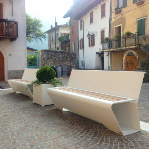 Parkbank Horizon leverbaar in een standaard ral kleur van uw keuze en ook in een uitvoering zonder rugleunbing.